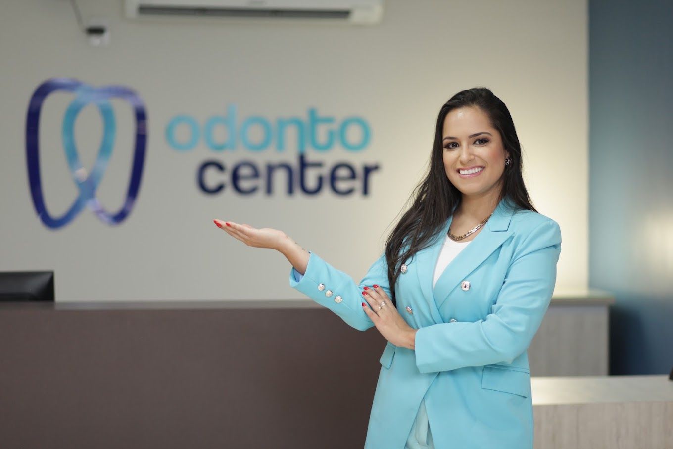 Dra. Thalita na recepção do Odontocenter
